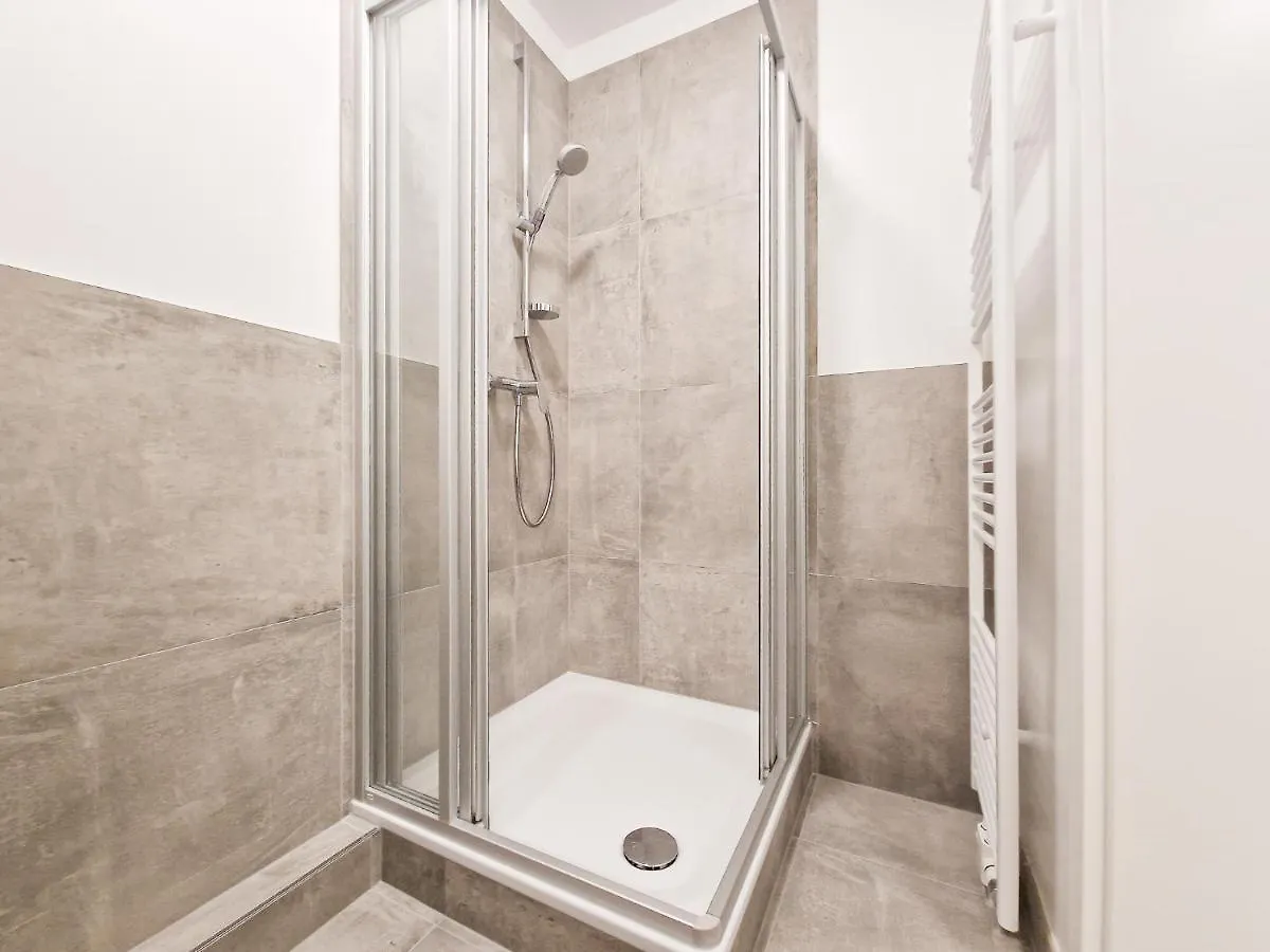Raj Living - City Apartment With 3 Rooms - 15 Min Messe Dus & 10 Min Old Town Dus Düsseldorf Alemania